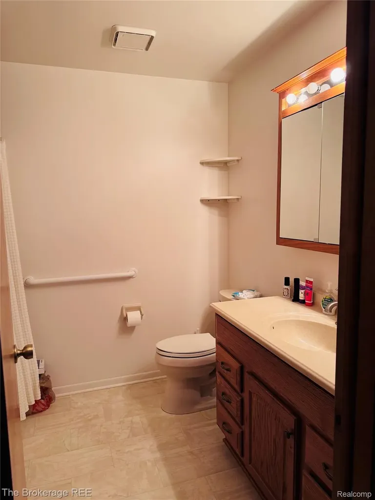 588 Oakbrook Circle Flushing City MI 48433