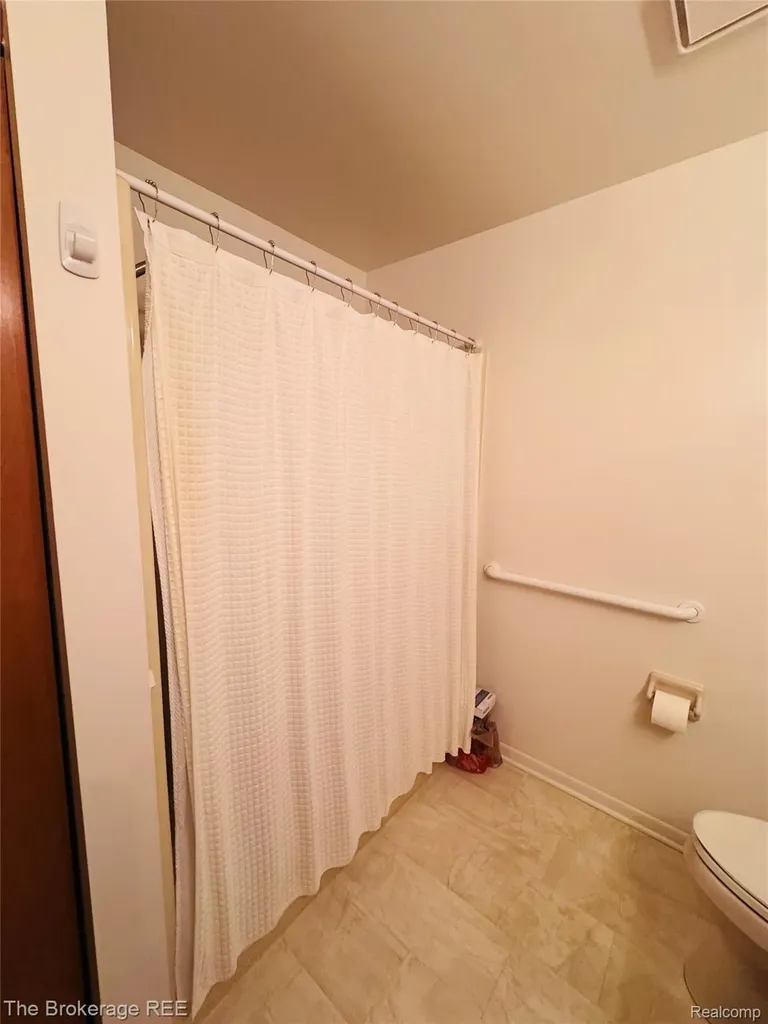 588 Oakbrook Circle Flushing City MI 48433