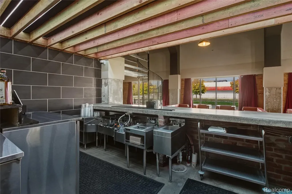 11745 Woodward Avenue Highland Park City MI 48203