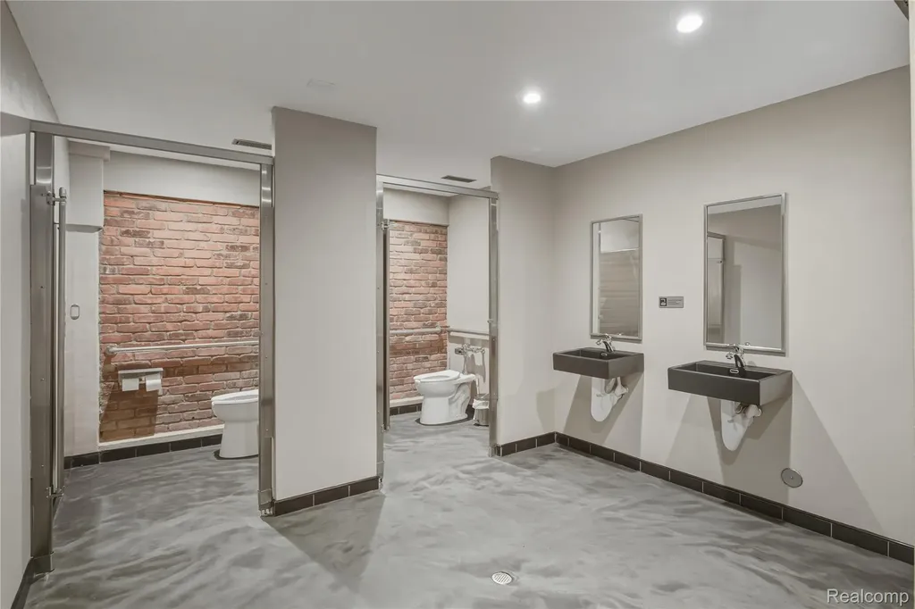 11745 Woodward Avenue Highland Park City MI 48203