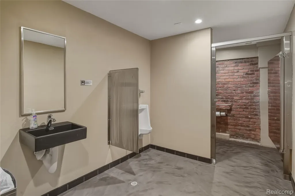 11745 Woodward Avenue Highland Park City MI 48203