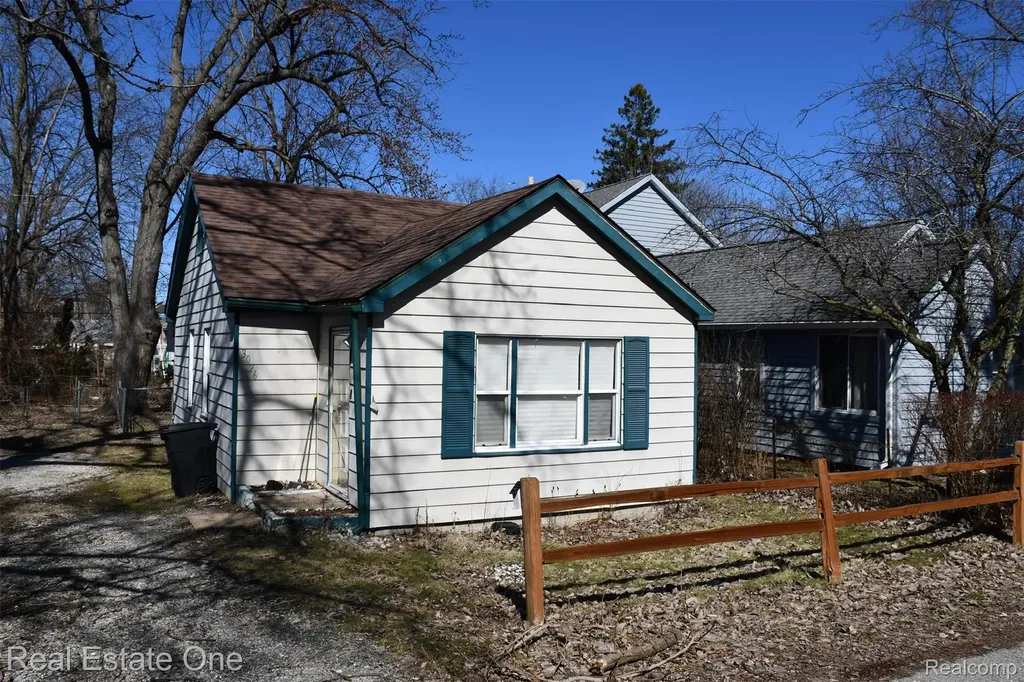 3026 Norcott Drive Keego Harbor City MI 48320