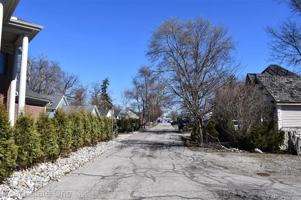 3026 Norcott Drive Keego Harbor City MI 48320