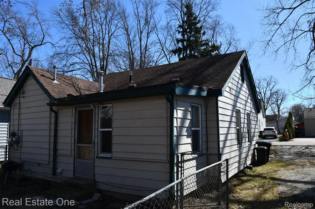3026 Norcott Drive Keego Harbor City MI 48320