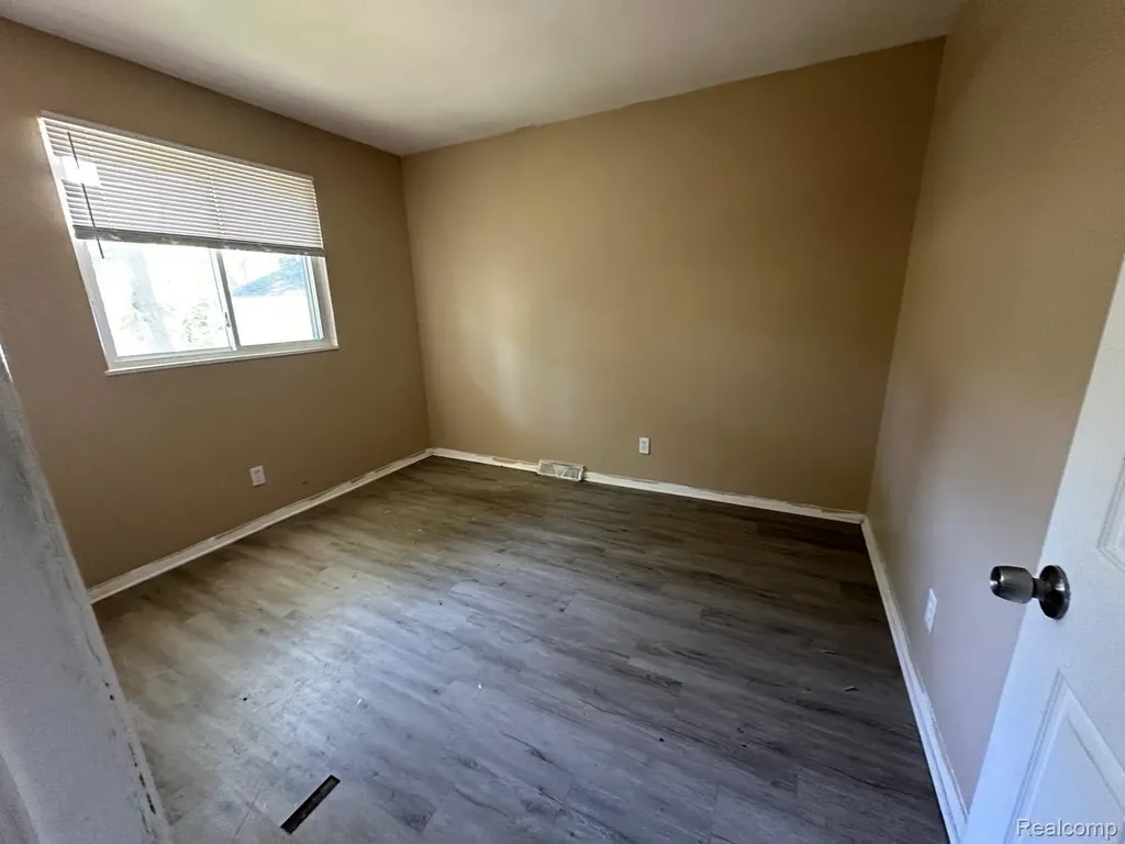 19325 Grandville Avenue Detroit City MI 48219