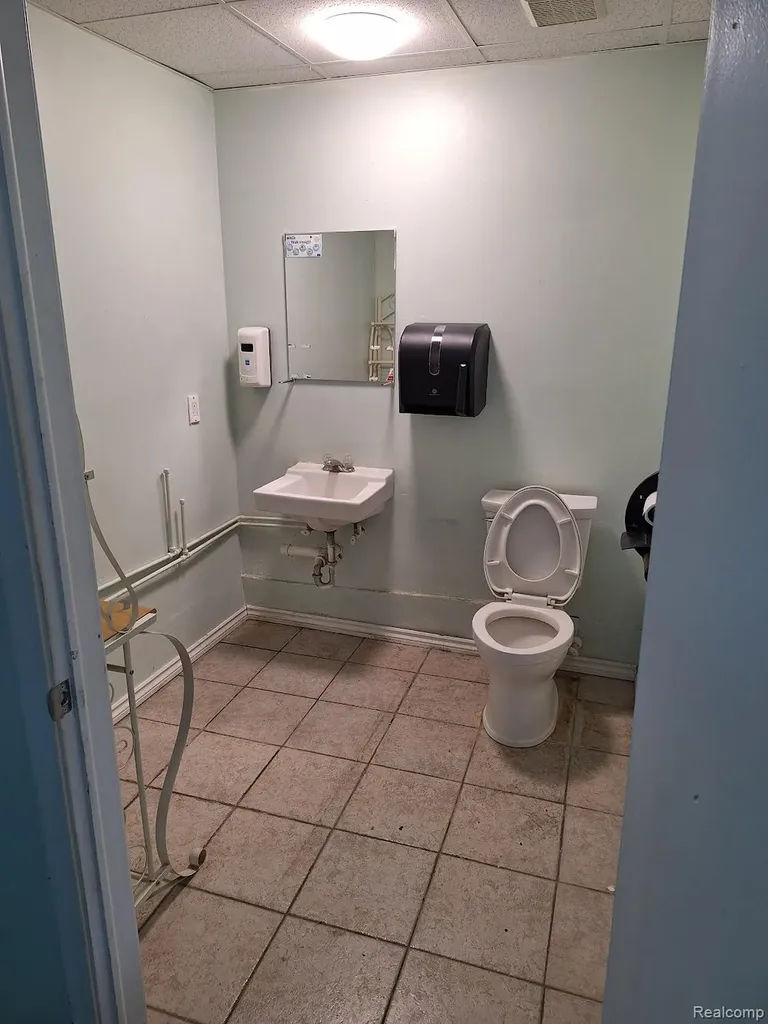 4512 Dixie Highway Waterford Charter Township MI 48329