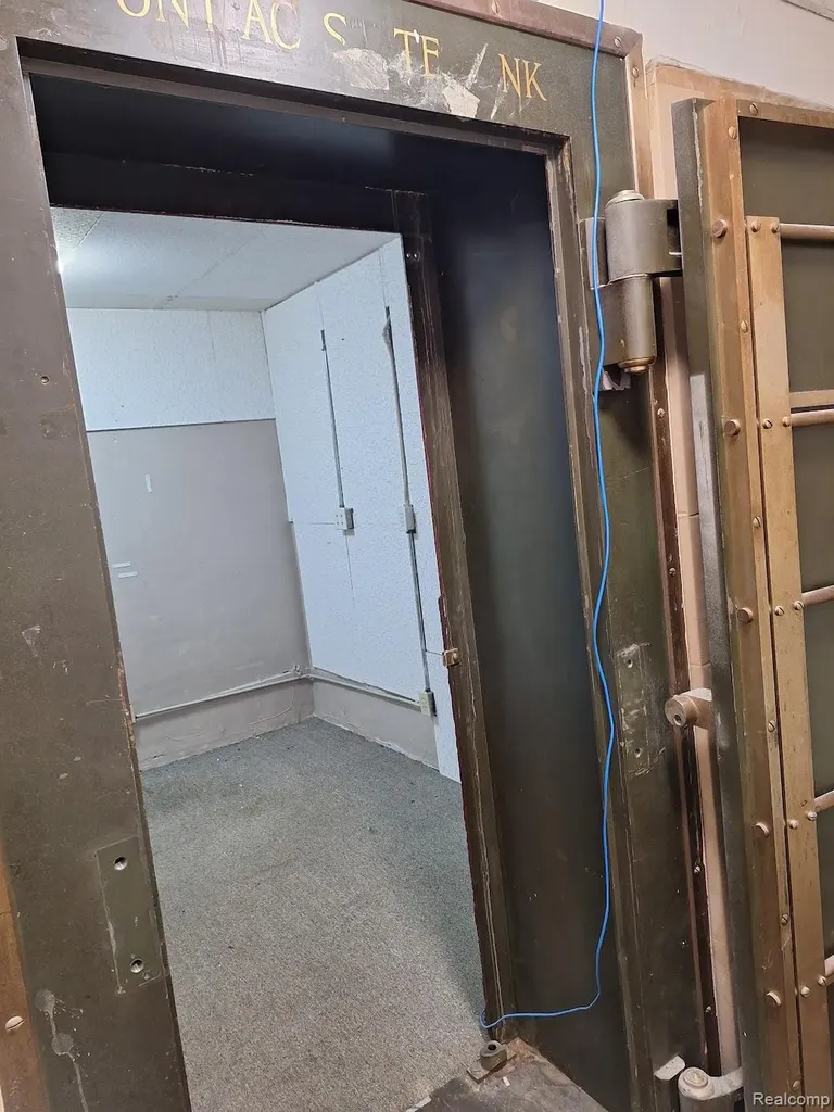 4512 Dixie Highway Waterford Charter Township MI 48329