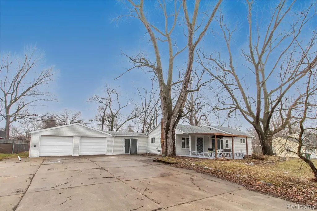 23106 Springbrook Drive Farmington Hills City MI 48336