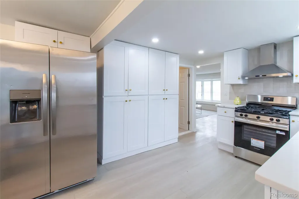 23106 Springbrook Drive Farmington Hills City MI 48336