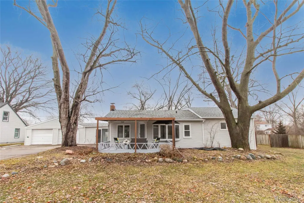 23106 Springbrook Drive Farmington Hills City MI 48336
