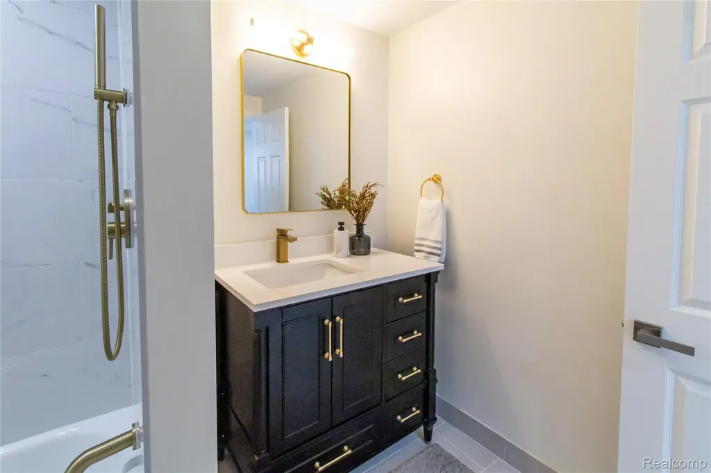 23106 Springbrook Drive Farmington Hills City MI 48336