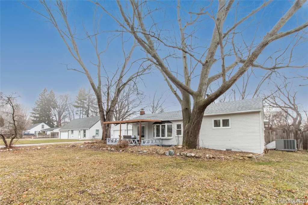 23106 Springbrook Drive Farmington Hills City MI 48336