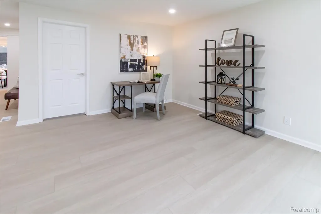 23106 Springbrook Drive Farmington Hills City MI 48336