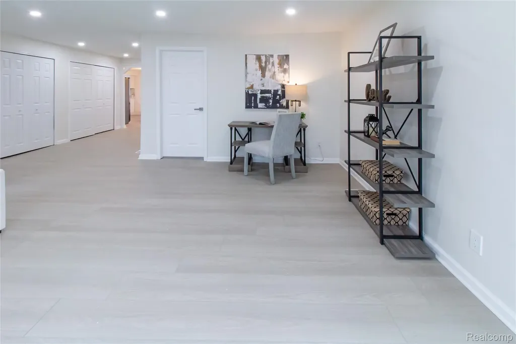 23106 Springbrook Drive Farmington Hills City MI 48336