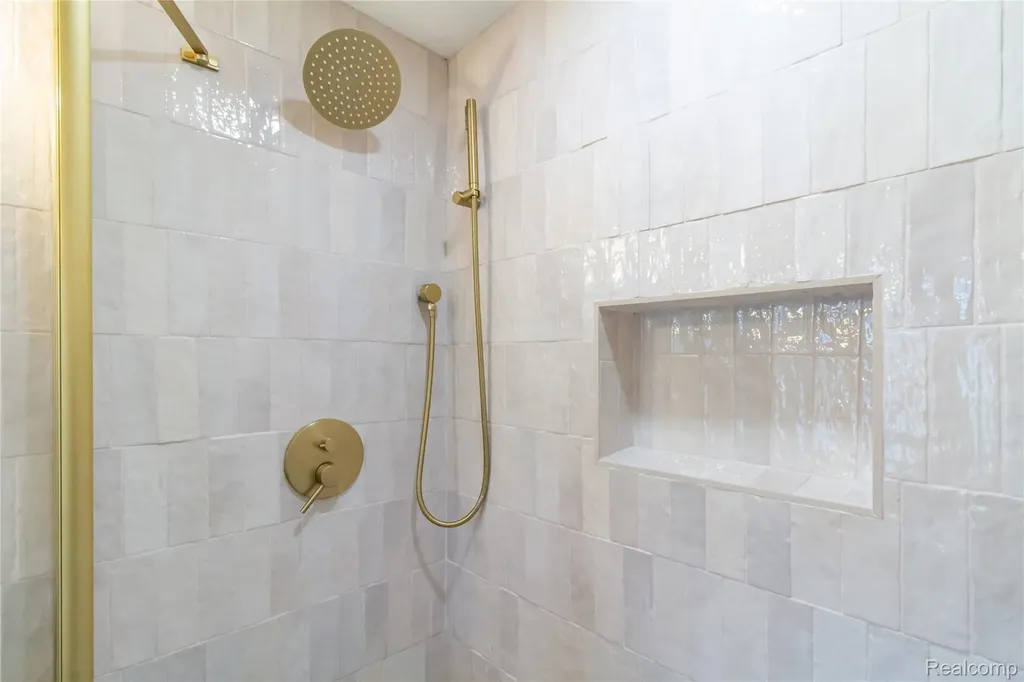 23106 Springbrook Drive Farmington Hills City MI 48336