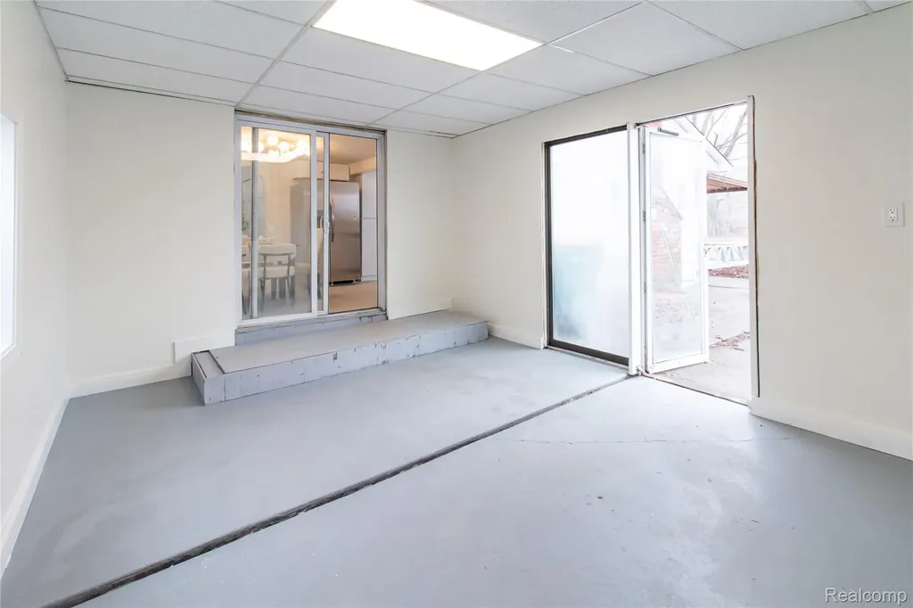 23106 Springbrook Drive Farmington Hills City MI 48336