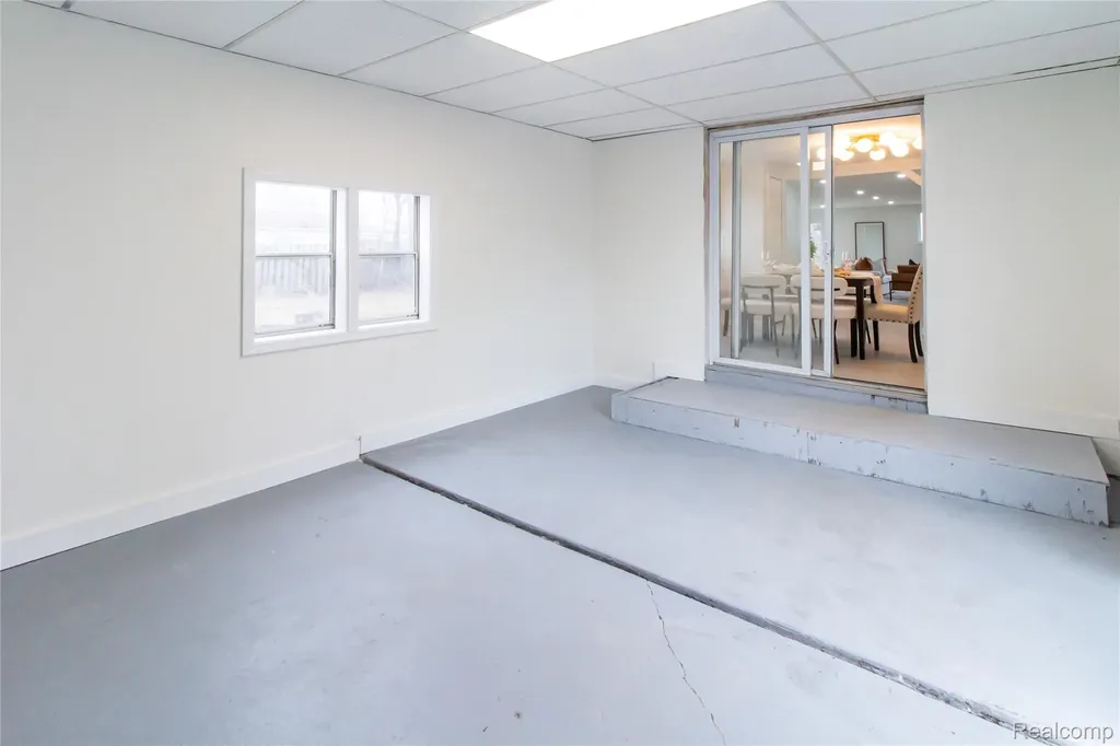 23106 Springbrook Drive Farmington Hills City MI 48336