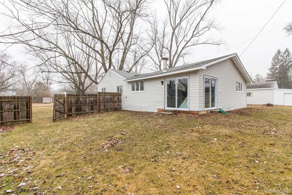 23106 Springbrook Drive Farmington Hills City MI 48336