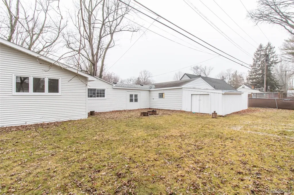 23106 Springbrook Drive Farmington Hills City MI 48336