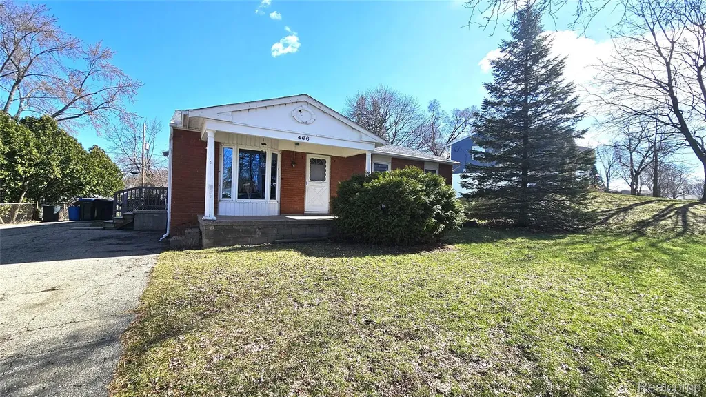 466 Lyon Boulevard South Lyon City MI 48178