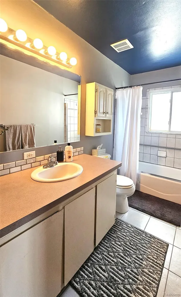 466 Lyon Boulevard South Lyon City MI 48178