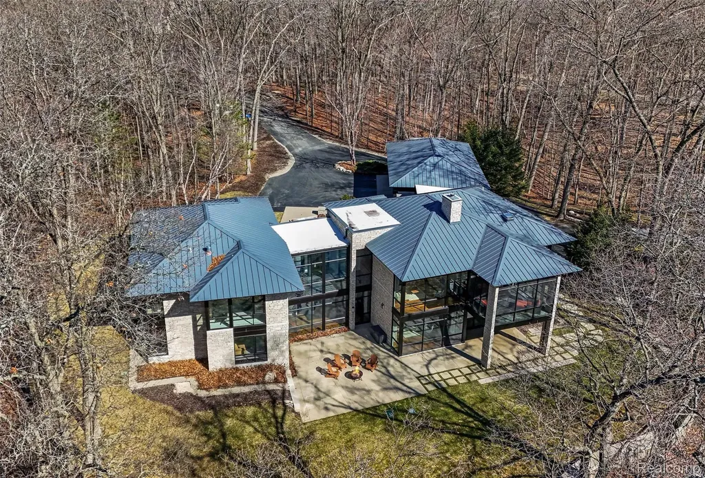 6956 Cooley Lake Road White Lake Charter Township MI 48383