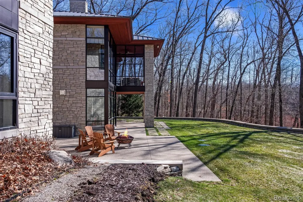 6956 Cooley Lake Road White Lake Charter Township MI 48383