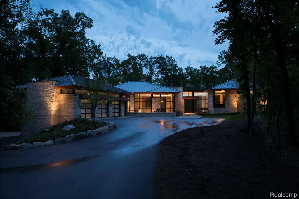 6956 Cooley Lake Road White Lake Charter Township MI 48383