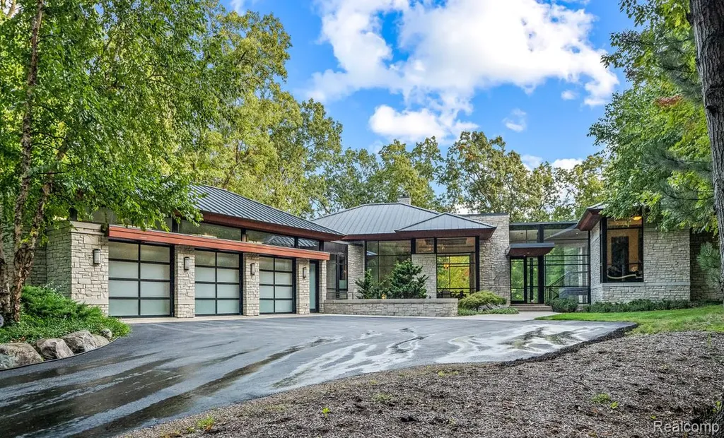 6956 Cooley Lake Road White Lake Charter Township MI 48383