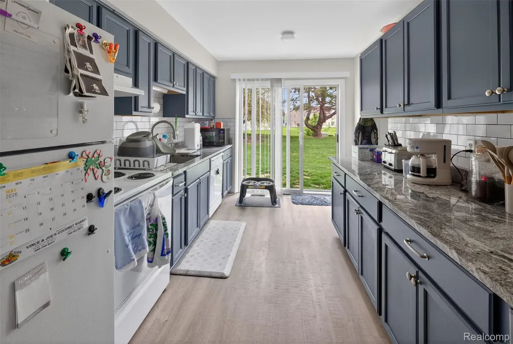 17207 Kingsbrooke Drive Clinton Charter Township MI 48038