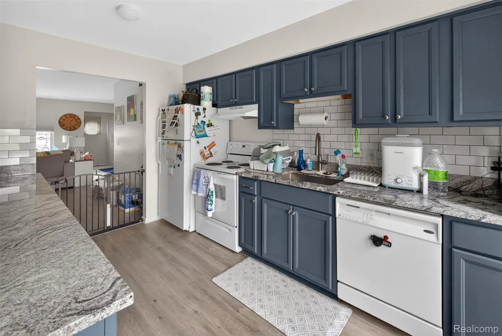 17207 Kingsbrooke Drive Clinton Charter Township MI 48038