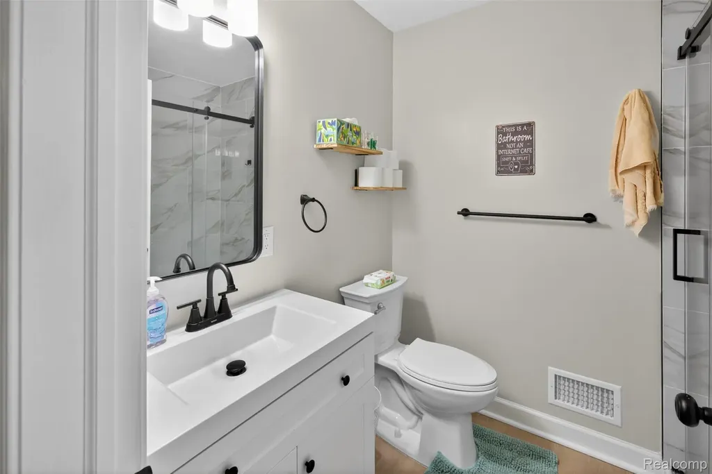 17207 Kingsbrooke Drive Clinton Charter Township MI 48038