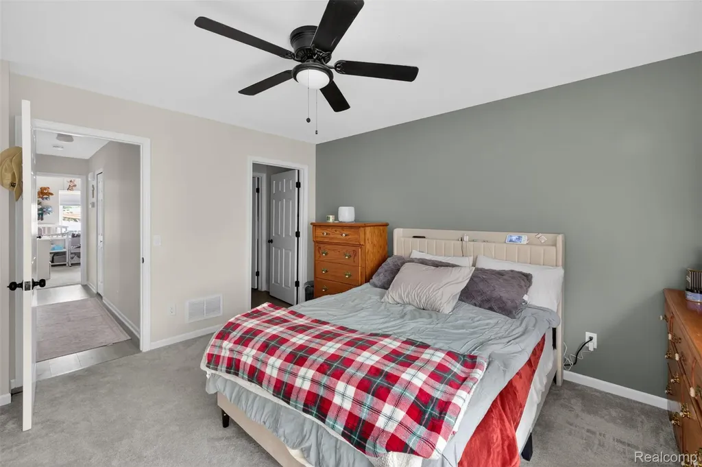 17207 Kingsbrooke Drive Clinton Charter Township MI 48038