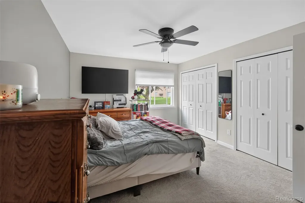 17207 Kingsbrooke Drive Clinton Charter Township MI 48038
