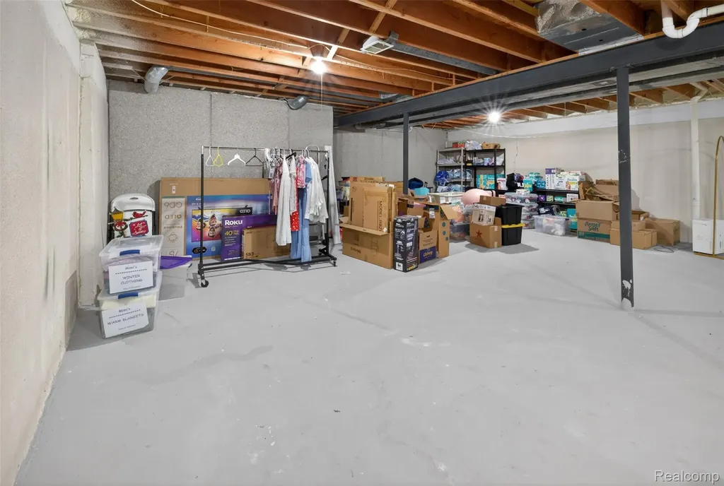 17207 Kingsbrooke Drive Clinton Charter Township MI 48038
