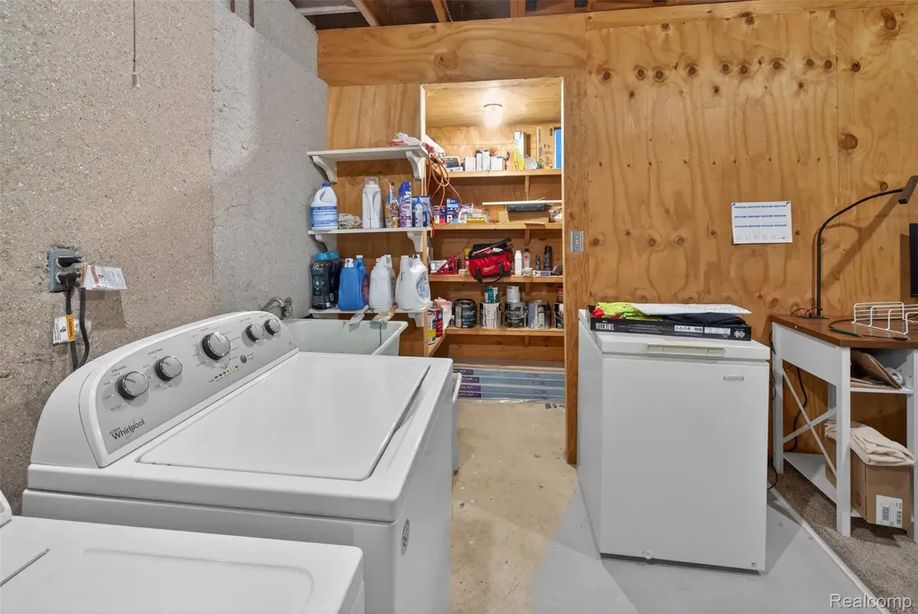 17207 Kingsbrooke Drive Clinton Charter Township MI 48038