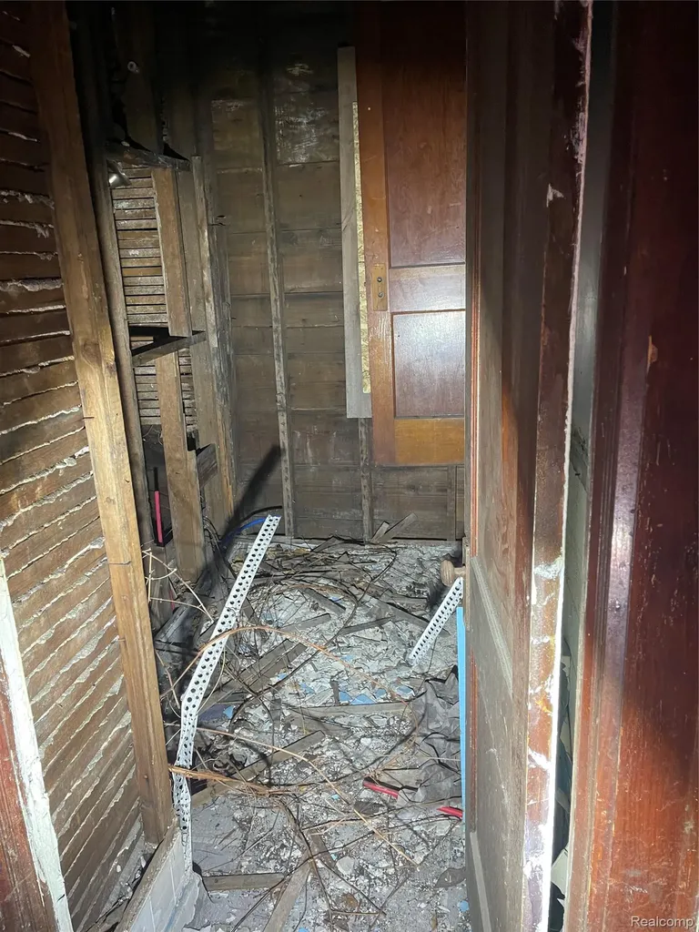 4160 Crane Street Detroit City MI 48214