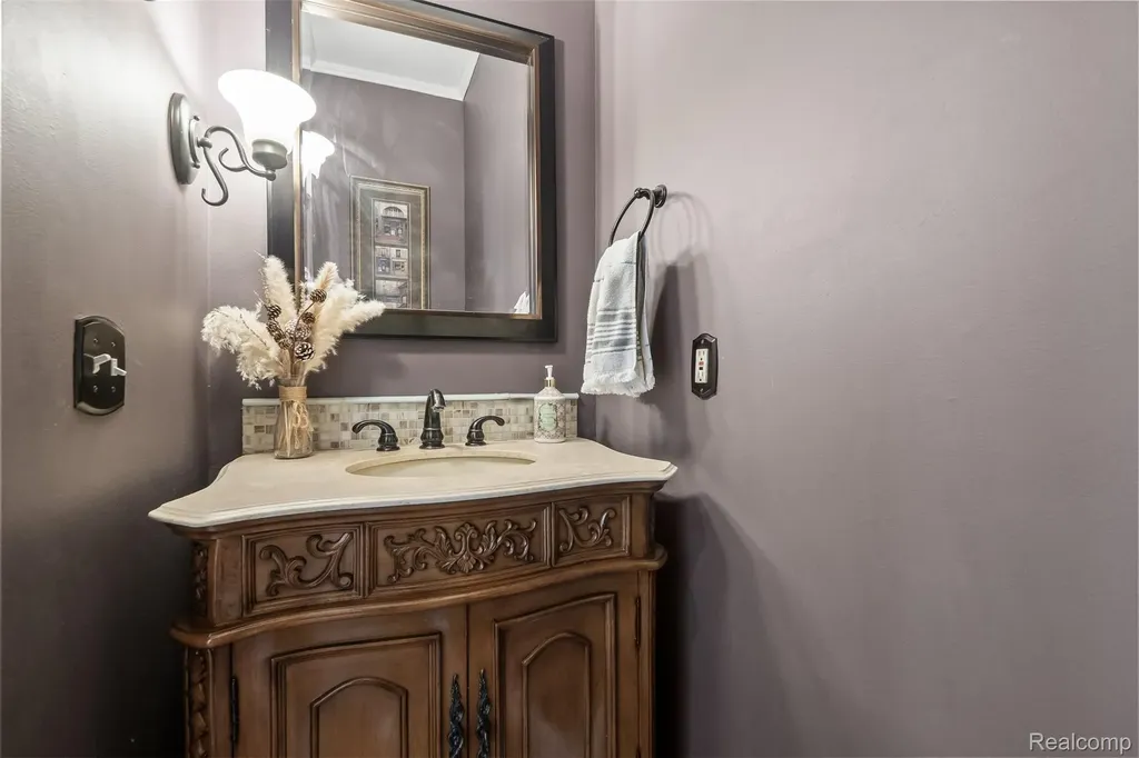 751 Woodleigh Way Oxford Village MI 48371