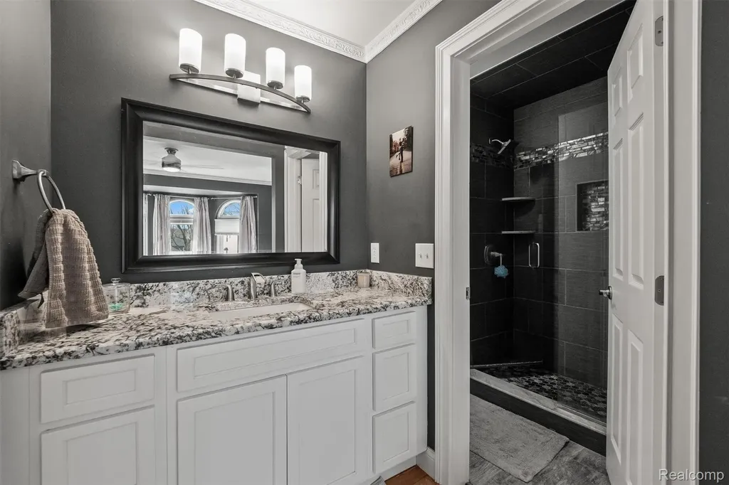 751 Woodleigh Way Oxford Village MI 48371