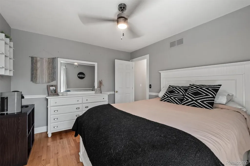751 Woodleigh Way Oxford Village MI 48371