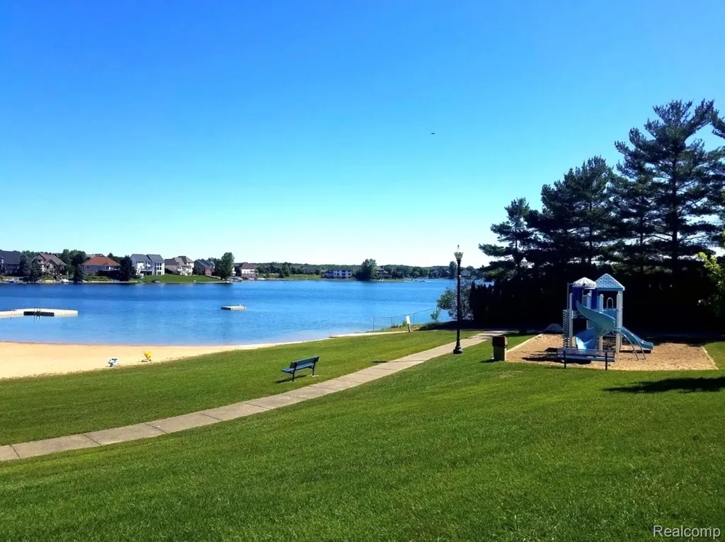 751 Woodleigh Way Oxford Village MI 48371