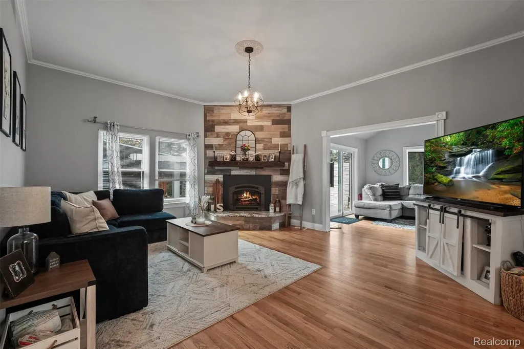 751 Woodleigh Way Oxford Village MI 48371