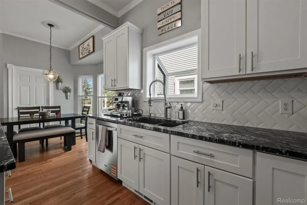 751 Woodleigh Way Oxford Village MI 48371