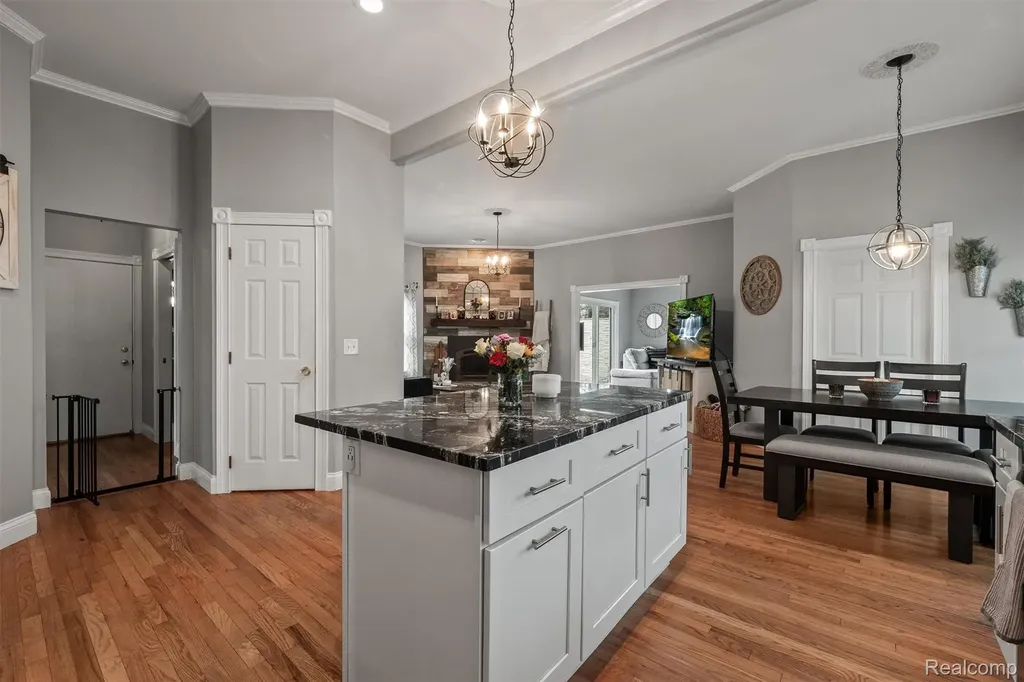 751 Woodleigh Way Oxford Village MI 48371