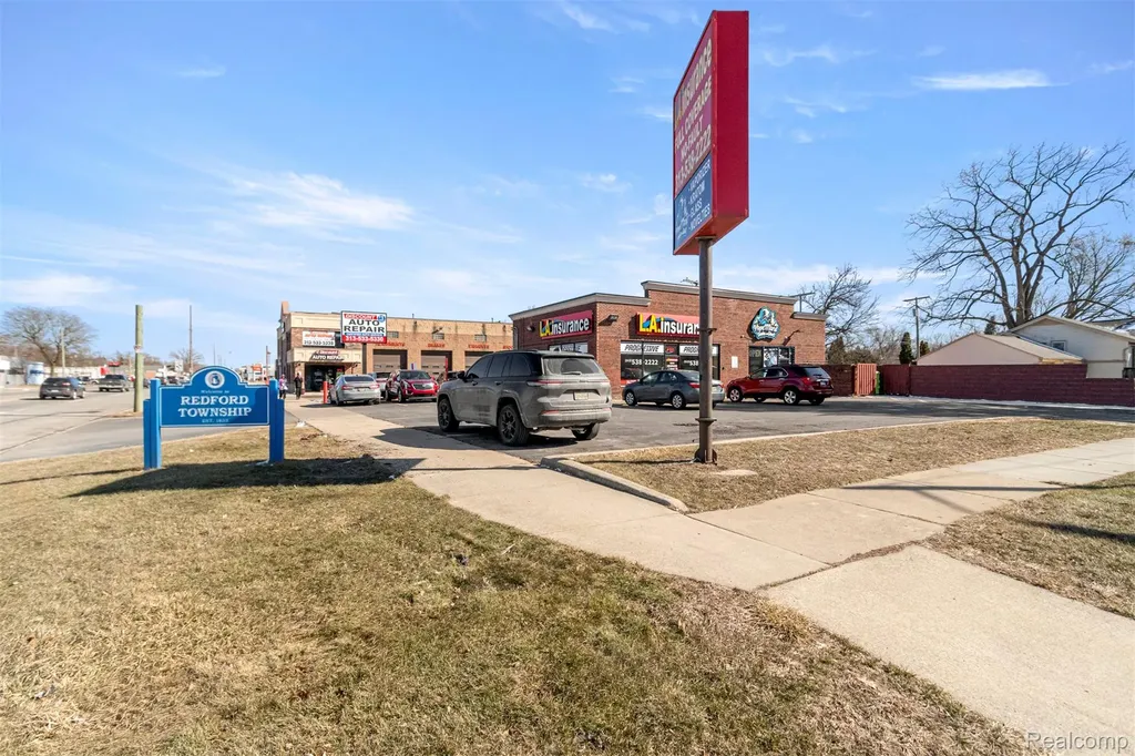 18950 Inkster Redford Charter Township MI 48240