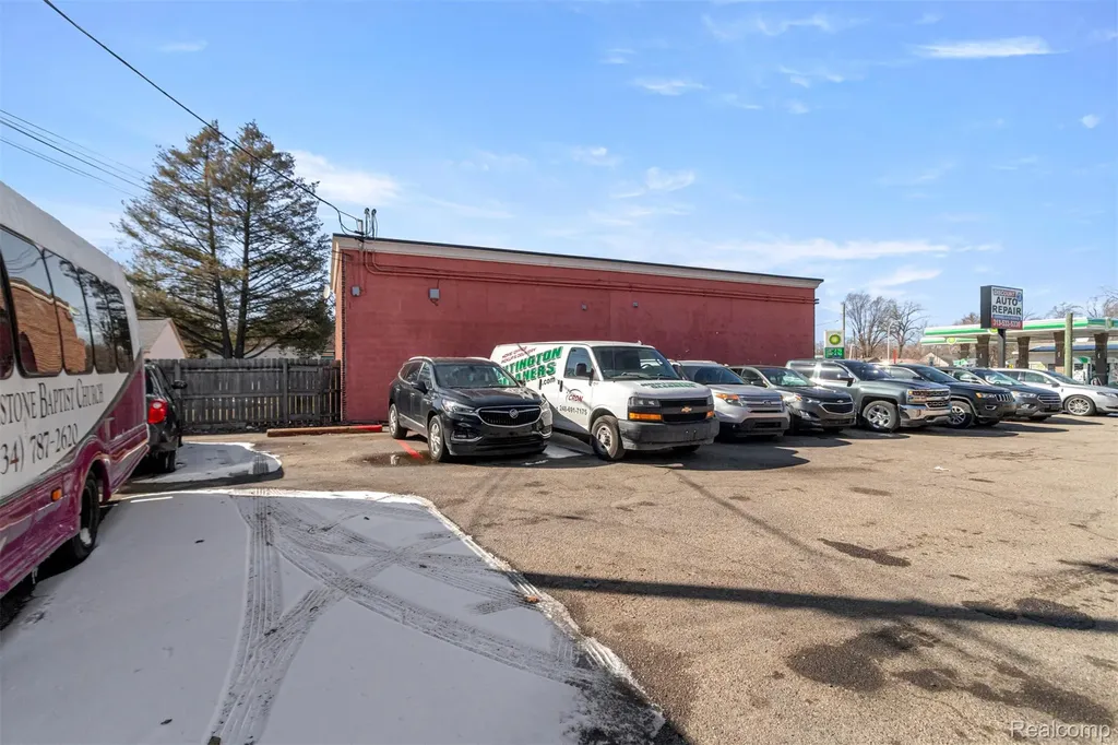 18950 Inkster Redford Charter Township MI 48240