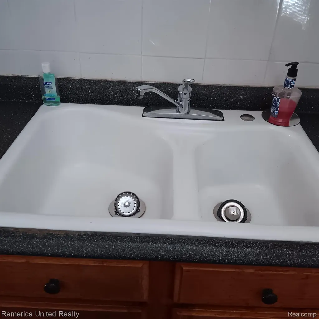 26573 Somerset Drive Inkster City MI 48141
