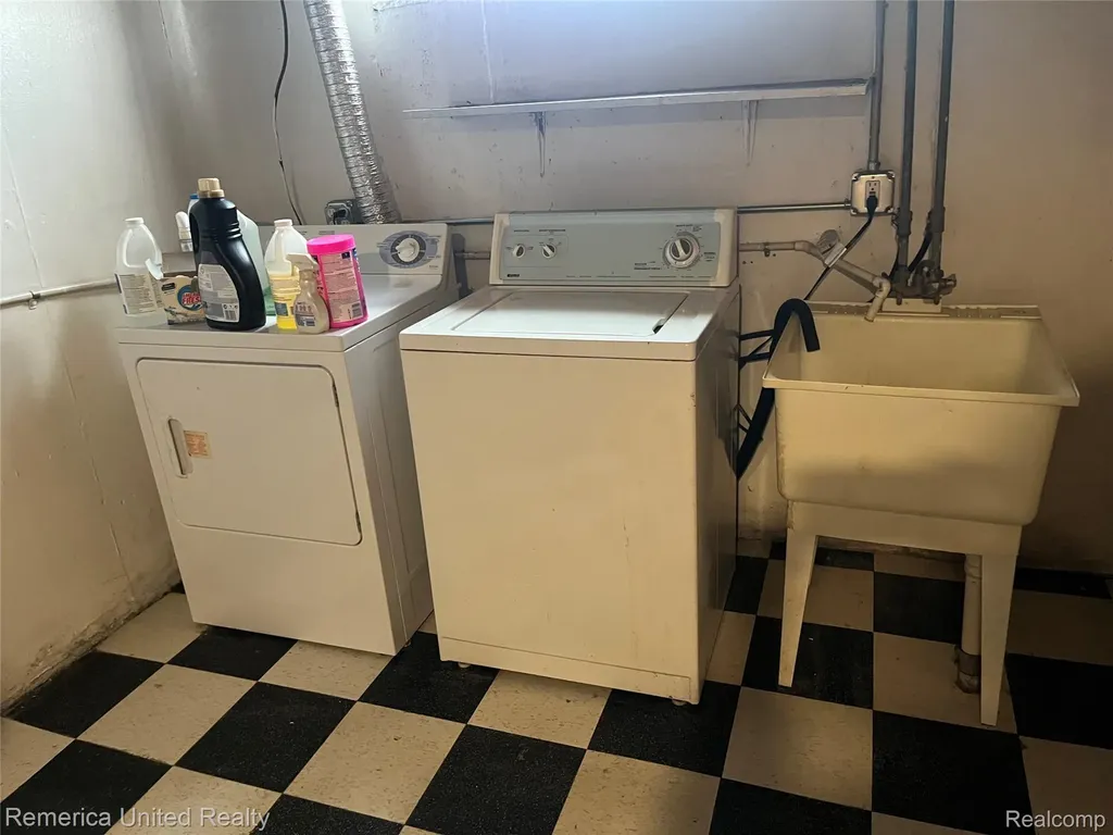 26573 Somerset Drive Inkster City MI 48141
