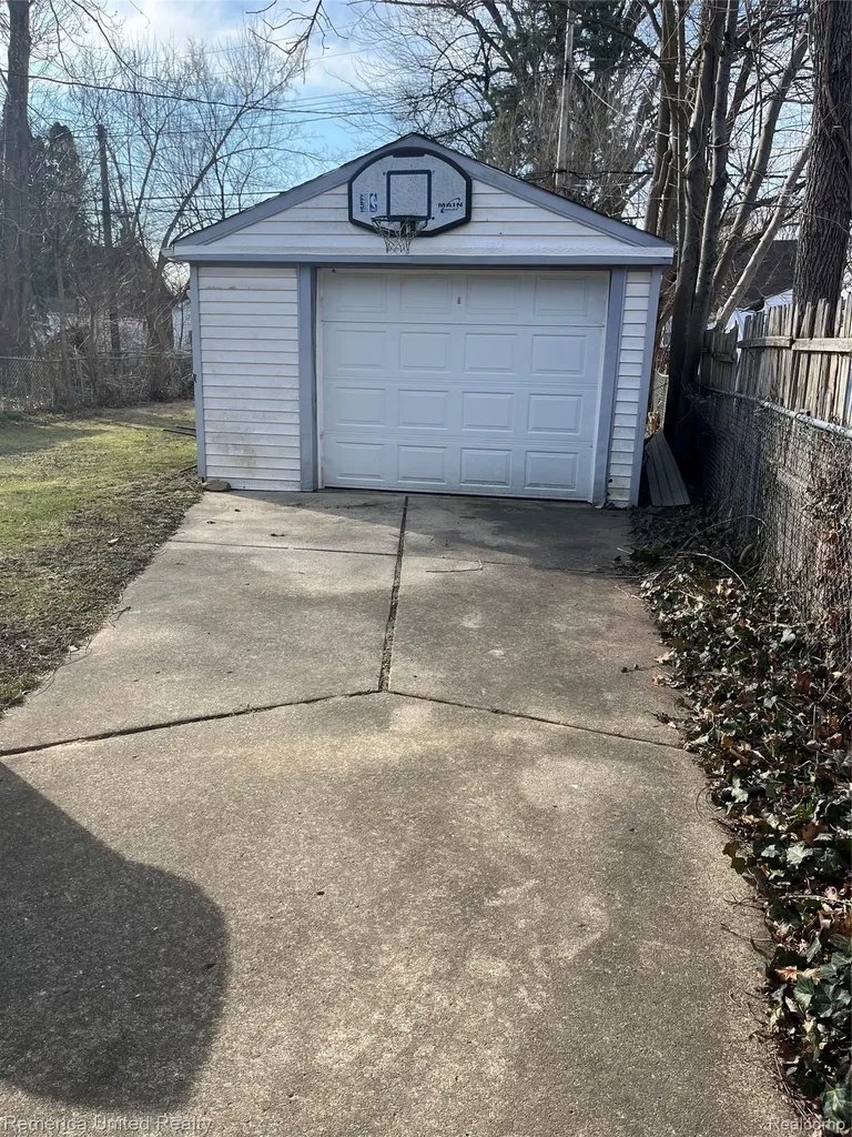 26573 Somerset Drive Inkster City MI 48141