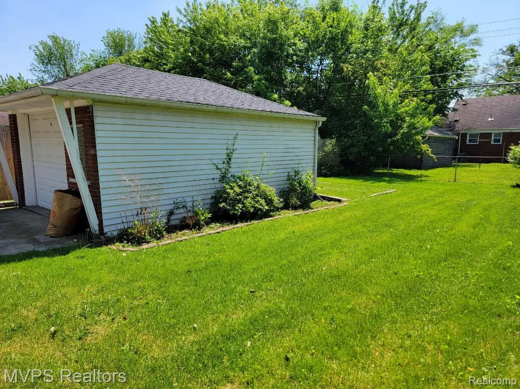 20220 Lancaster Street Harper Woods City MI 48225